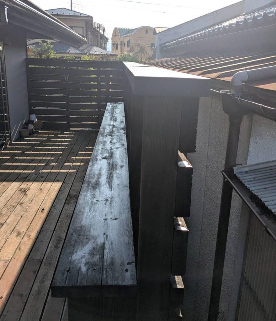 ベランダまわりの木部も一新しました。
