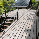 20年以上前に作られたウッドデッキと渡り廊下を全面再生しました